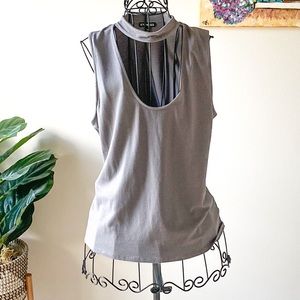 Express Sleeveless Shirt with Choker